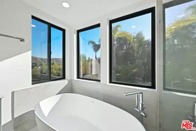 5566 Spring Hill Ct, Westlake Village, CA 91362 - Photo 32