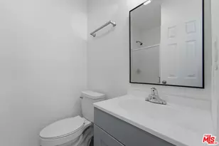 9545 Via Venezia, Los Angeles, CA 91504 - Photo 18