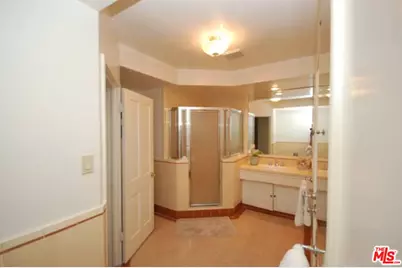 444 Smithwood Dr, Beverly Hills, CA 90212 - Photo 16