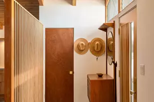 19748 Victory Blvd, Los Angeles, CA 91367 - Photo 4