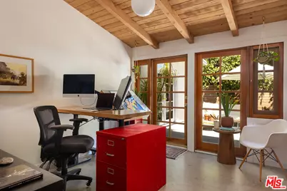 19748 Victory Blvd, Los Angeles, CA 91367 - Photo 12