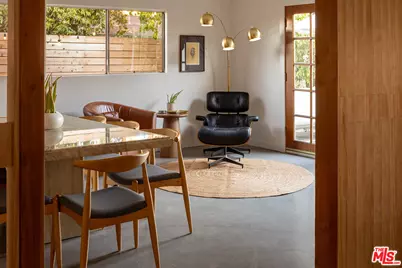 19748 Victory Blvd, Los Angeles, CA 91367 - Photo 10