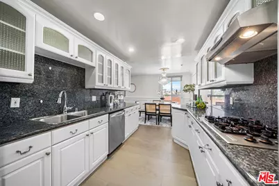 739 Lorraine Blvd #Ph2, Los Angeles, CA 90005 - Photo 18