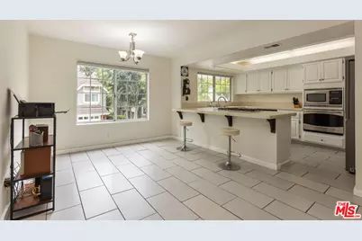 20950 Oxnard St #10, Woodland Hills, CA 91367 - Photo 10