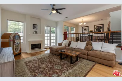 20950 Oxnard St #10, Woodland Hills, CA 91367 - Photo 2