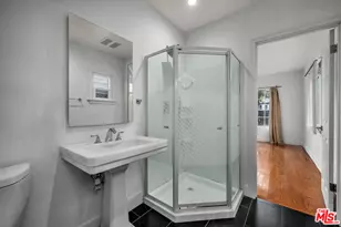 922 S Bundy Dr, Los Angeles, CA 90049 - Photo 20