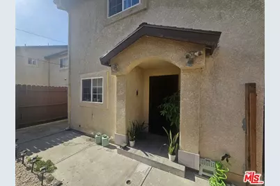 4922 W 104th St, Inglewood, CA 90304 - Photo 2