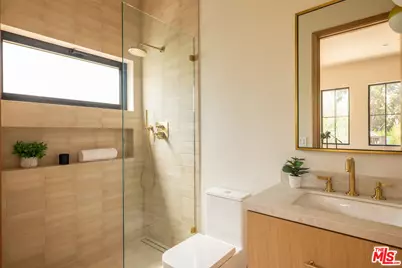 12427 Cumpston St, Los Angeles, CA 91607 - Photo 18