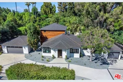 19061 Wells Dr, Los Angeles, CA 91356 - Photo 1