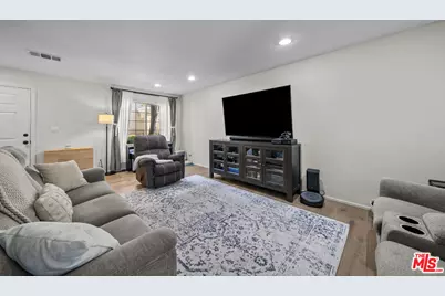 19124 Hamlin St #4, Reseda, CA 91335 - Photo 4