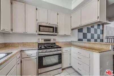 10924 Bloomfield St #7, Los Angeles, CA 91602 - Photo 12