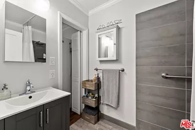 1001 Farnam St, Los Angeles, CA 90042 - Photo 16