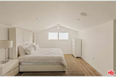 7377 Pyramid Pl, Los Angeles, CA 90046 - Photo 18