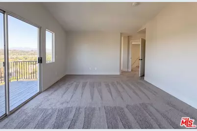 27920 Periwinkle Ln, Valencia, CA 91354 - Photo 4