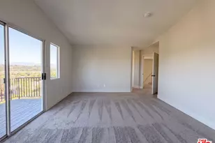 27920 Periwinkle Ln, Valencia, CA 91354 - Photo 4