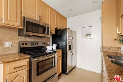 2225 20th St #2, Santa Monica, CA 90405 - Photo 10