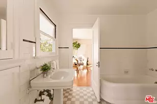441 S Muirfield Rd, Los Angeles, CA 90020 - Photo 22