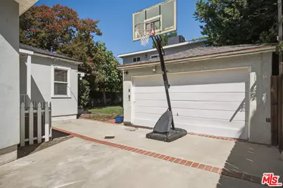 12123 Addison St, Los Angeles, CA 91607 - Photo 42