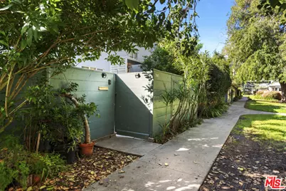 5165 Village Grn, Los Angeles, CA 90016 - Photo 16