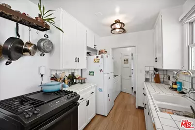 17646 Delano St, Los Angeles, CA 91316 - Photo 10
