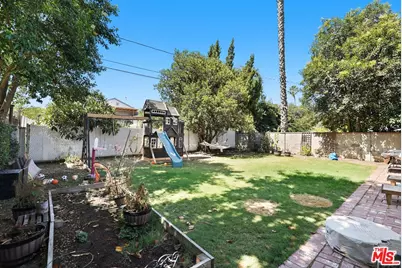 17646 Delano St, Los Angeles, CA 91316 - Photo 26
