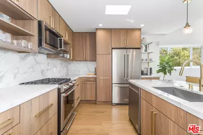 6826 Iris Cir, Los Angeles, CA 90068 - Photo 12