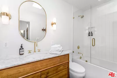 6826 Iris Cir, Los Angeles, CA 90068 - Photo 18