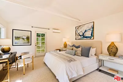827 Yale St, Santa Monica, CA 90403 - Photo 24