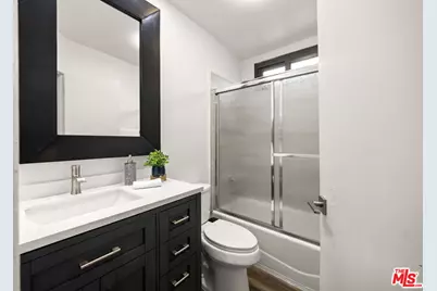 6540 Hayvenhurst Ave #3, Lake Balboa, CA 91406 - Photo 22