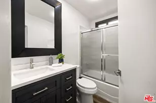 6540 Hayvenhurst Ave, Lake Balboa, CA 91406 - Photo 22