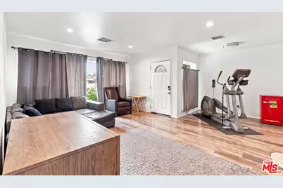 7007 Claire Ave, Los Angeles, CA 91335 - Photo 30