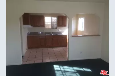 1031 W Century Blvd, Los Angeles, CA 90044 - Photo 8
