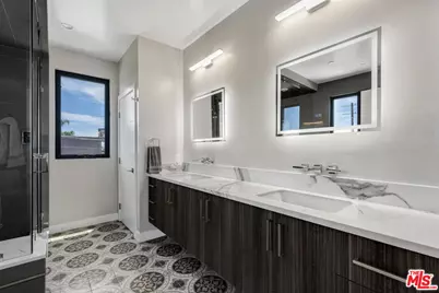 713 N Sierra Bonita Ave, Los Angeles, CA 90046 - Photo 30
