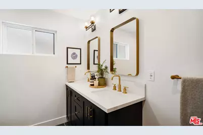 2940 11th Ave, Los Angeles, CA 90018 - Photo 26