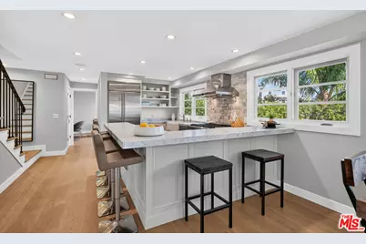 8276 Woodshill Trl, Los Angeles, CA 90069 - Photo 12