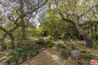103 S Van Ness Ave, Los Angeles, CA 90004 - Photo 12
