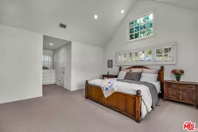 4049 Benedict Canyon Dr, Sherman Oaks, CA 91423 - Photo 20