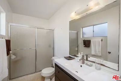 10525 Tennessee Ave, Los Angeles, CA 90064 - Photo 32