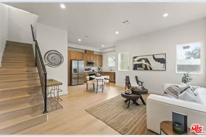19025 Bassett St, Los Angeles, CA 91335 - Photo 2