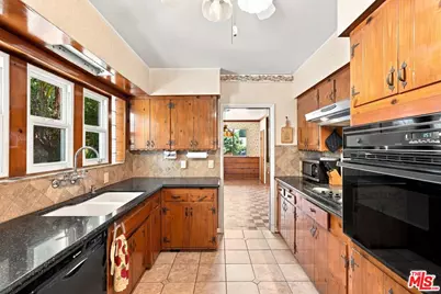 15954 Gault St, Lake Balboa, CA 91406 - Photo 10