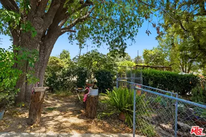 7650 N Wilbur Ave, Los Angeles, CA 91335 - Photo 28