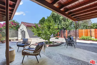 5065 Goodland Ave, Los Angeles, CA 91607 - Photo 38