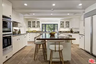 1701 Queens Ct, Los Angeles, CA 90069 - Photo 22