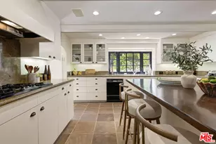 1701 Queens Ct, Los Angeles, CA 90069 - Photo 20