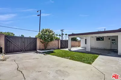 21001 Gault St, Los Angeles, CA 91303 - Photo 24