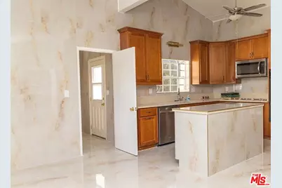 24316 Burbank Blvd, Woodland Hills, CA 91367 - Photo 4