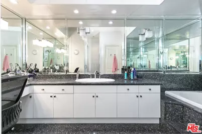 9000 Cynthia St #306, West Hollywood, CA 90069 - Photo 14