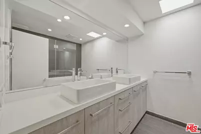1121 N Olive Dr #302, West Hollywood, CA 90069 - Photo 26