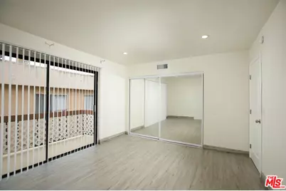 10214 Samoa Ave #25, Tujunga, CA 91042 - Photo 8