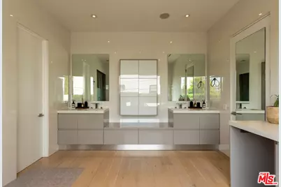132 N Laurel Ave, Los Angeles, CA 90048 - Photo 18
